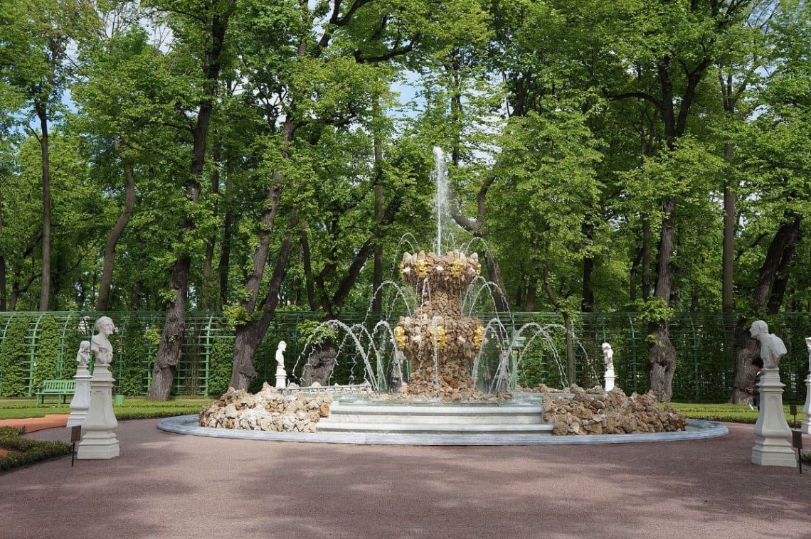 Малая оранжерея — одно из замечательных мест Летнего сада